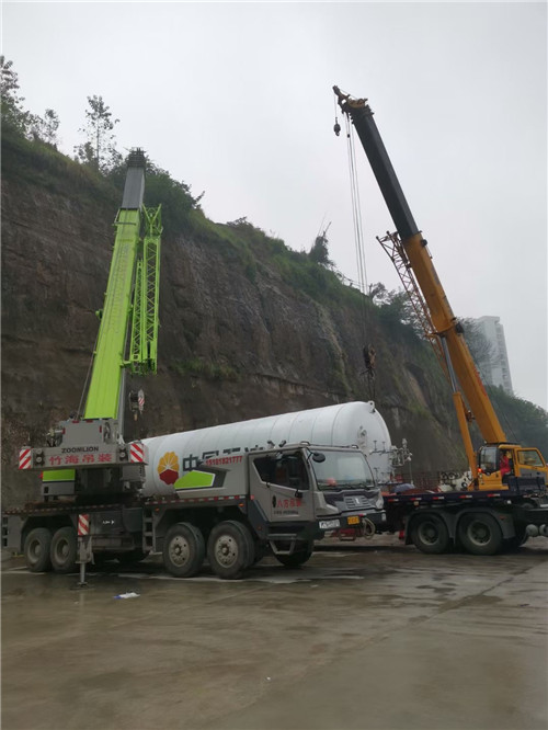 七星区“不怕风雨冻”—— 吊车的 “恶劣环境适应” 技术